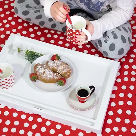 Easy לינה וארוחת בוקר 4*